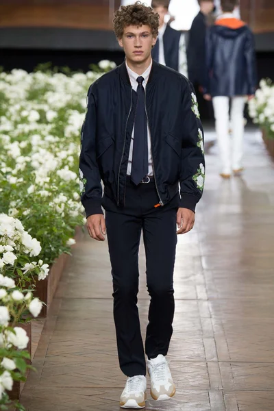 Look 44